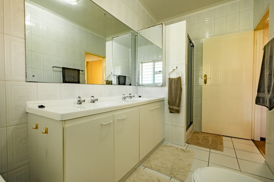 3 Bedroom Property for Sale in Kenridge Western Cape